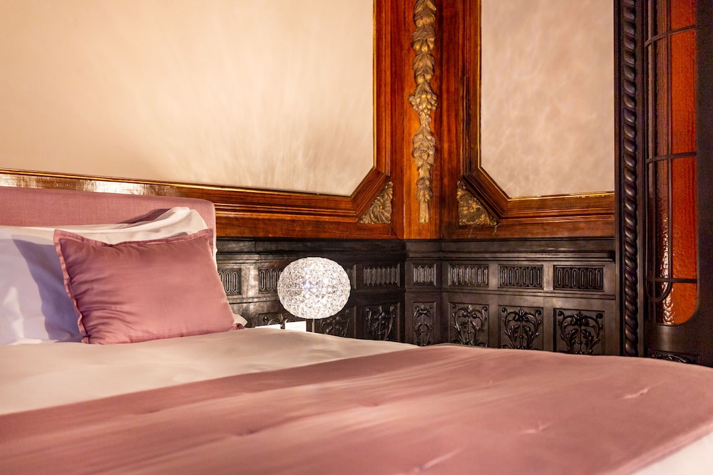 Palazzo Marletta Luxury House Hotel — Hotel rooms in Catania, Sicily