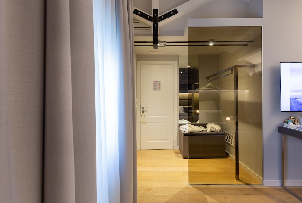 Palazzo Marletta Luxury House Hotel — Hotel rooms in Catania, Sicily