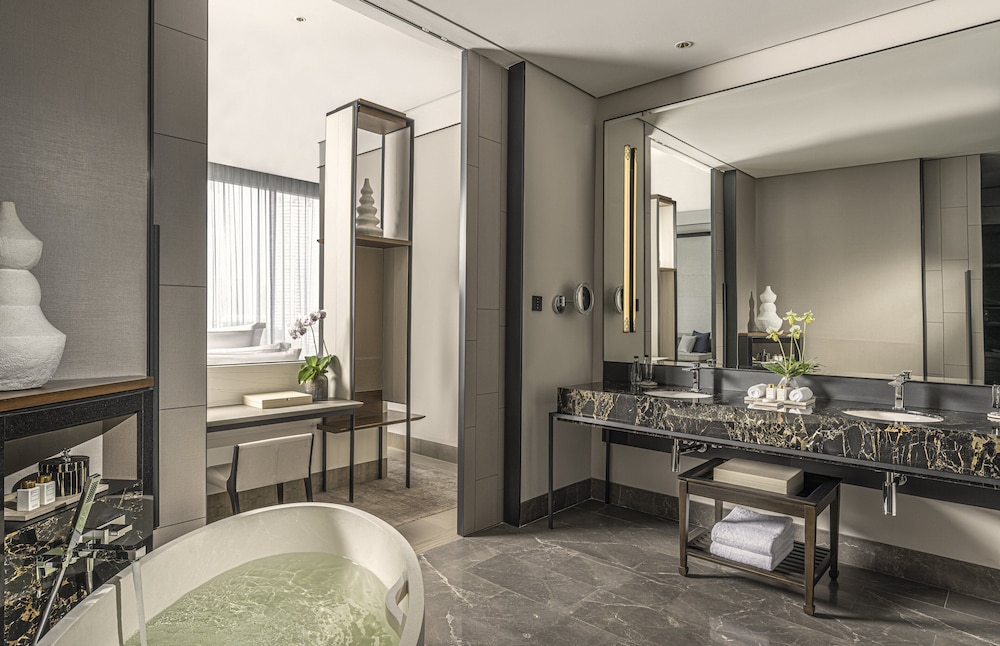 Four Seasons Hotel Bangkok at Chao Phraya River — Hotel rooms in Bangkok, Bangkok