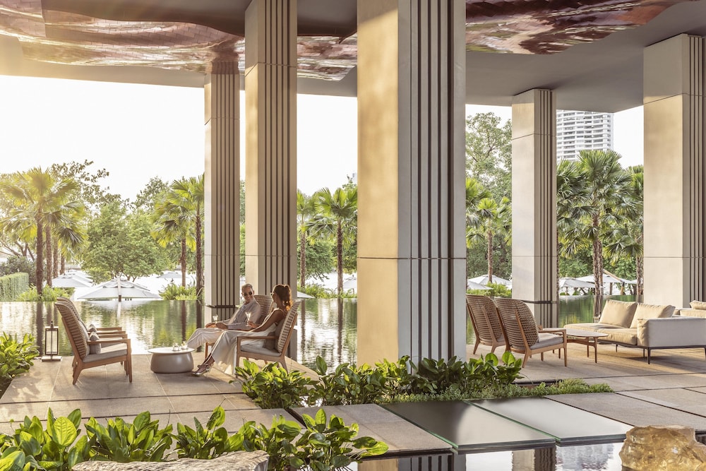 Four Seasons Hotel Bangkok at Chao Phraya River — Hotel building in Bangkok, Bangkok