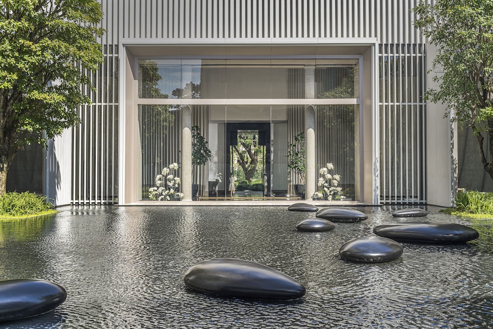 Four Seasons Hotel Bangkok at Chao Phraya River — Hotel building in Bangkok, Bangkok