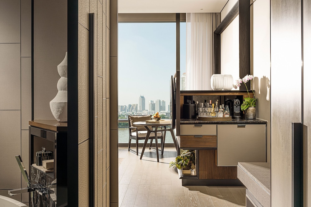 Four Seasons Hotel Bangkok at Chao Phraya River — Hotel rooms in Bangkok, Bangkok