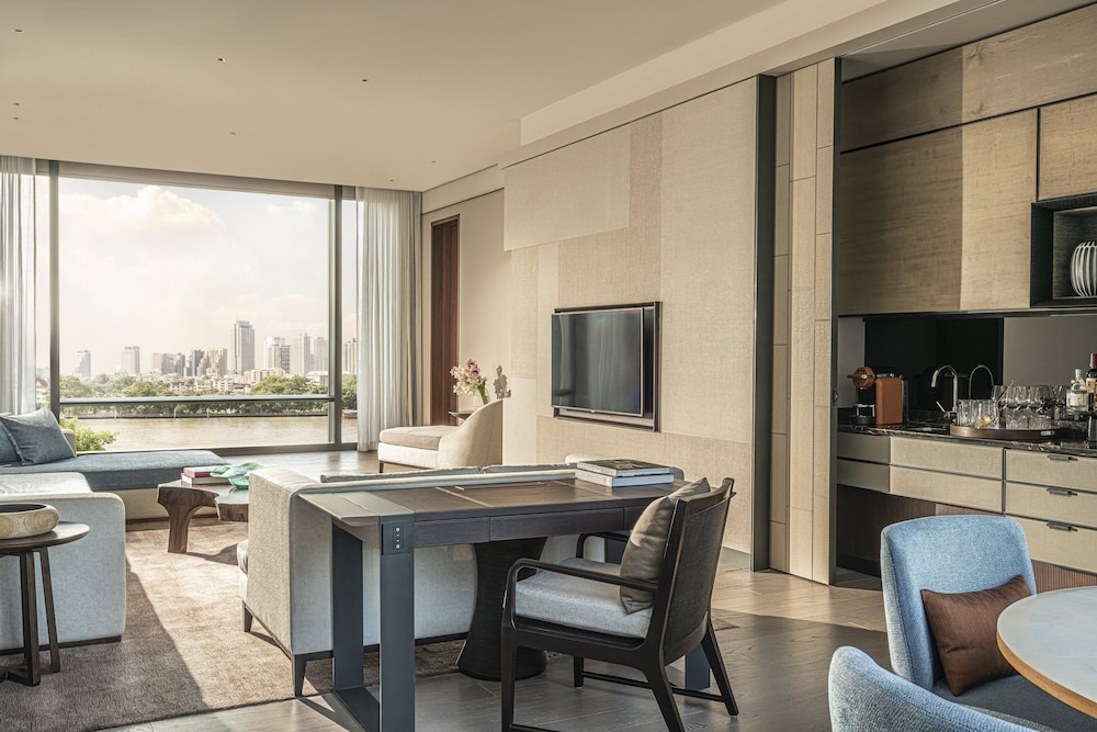 Four Seasons Hotel Bangkok at Chao Phraya River — Hotel rooms in Bangkok, Bangkok