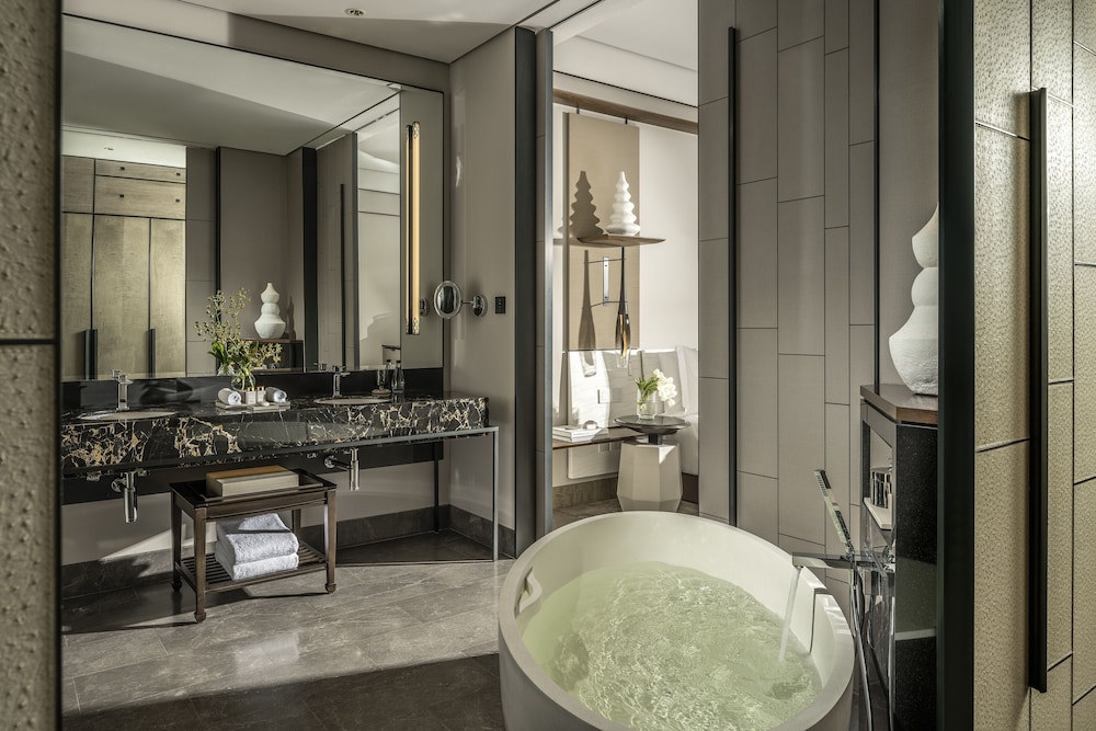 Four Seasons Hotel Bangkok at Chao Phraya River — Hotel rooms in Bangkok, Bangkok