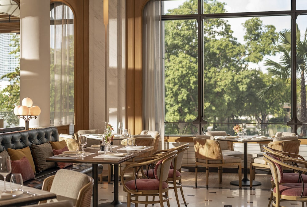 Four Seasons Hotel Bangkok at Chao Phraya River — Restaurant & bars in Bangkok, Bangkok