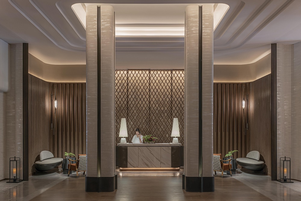 Four Seasons Hotel Bangkok at Chao Phraya River — Hotel building in Bangkok, Bangkok