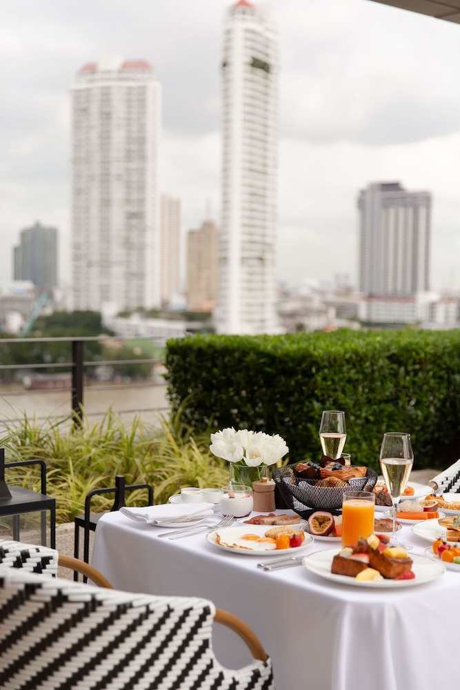 Four Seasons Hotel Bangkok at Chao Phraya River — Restaurant & bars in Bangkok, Bangkok