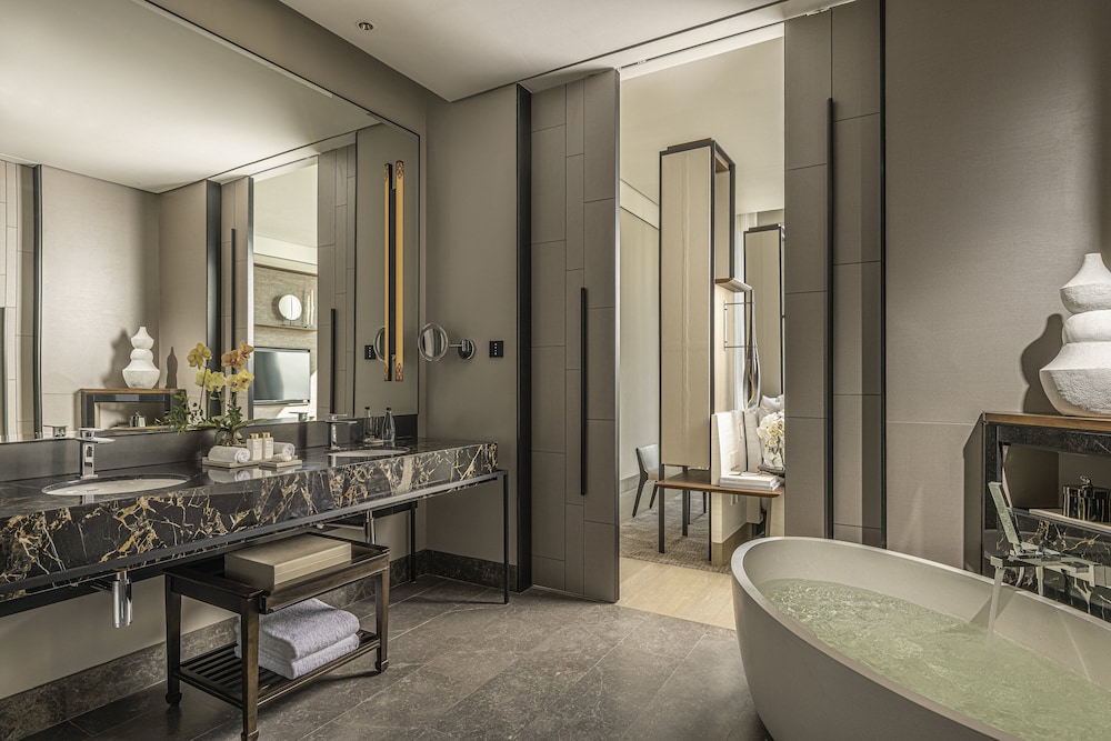 Four Seasons Hotel Bangkok at Chao Phraya River — Hotel rooms in Bangkok, Bangkok