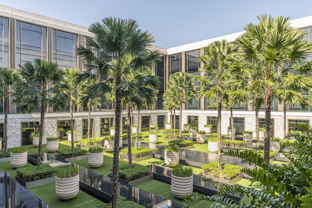 Four Seasons Hotel Bangkok at Chao Phraya River — Hotel building in Bangkok, Bangkok