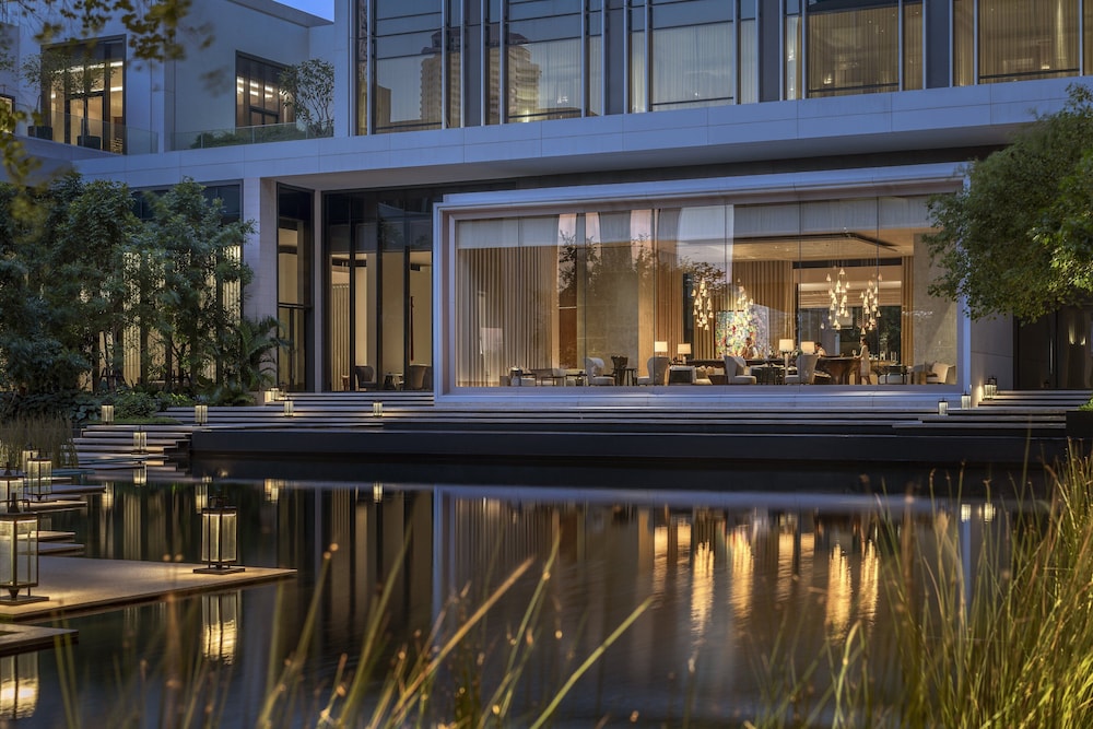 Four Seasons Hotel Bangkok at Chao Phraya River — Hotel building in Bangkok, Bangkok