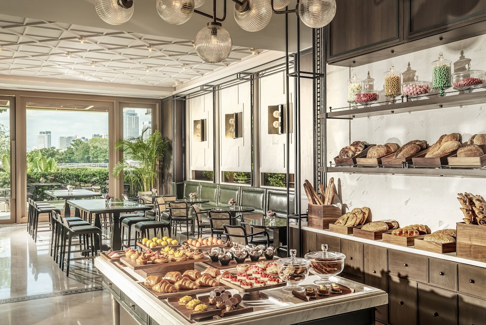 Four Seasons Hotel Bangkok at Chao Phraya River — Restaurant & bars in Bangkok, Bangkok