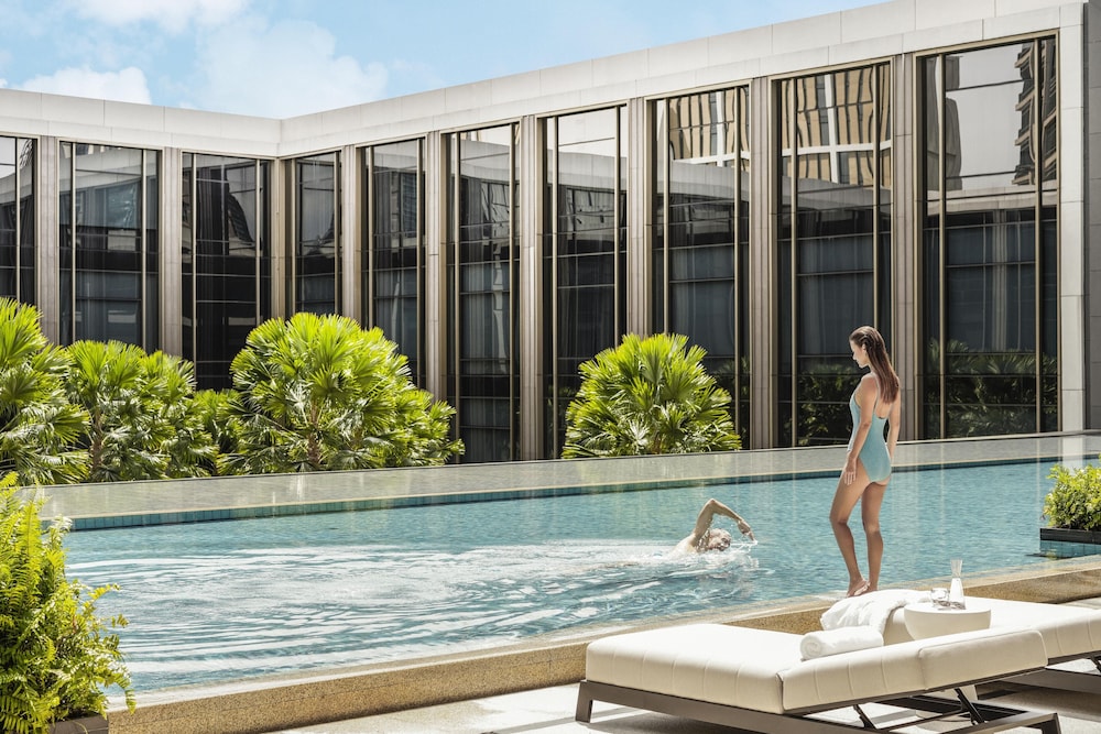 Four Seasons Hotel Bangkok at Chao Phraya River — Swimming pool in Bangkok, Bangkok