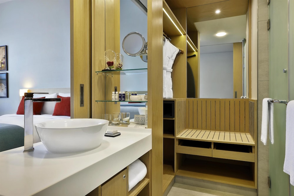 Avani Ibn Battuta Dubai Hotel — Hotel rooms in Dubai