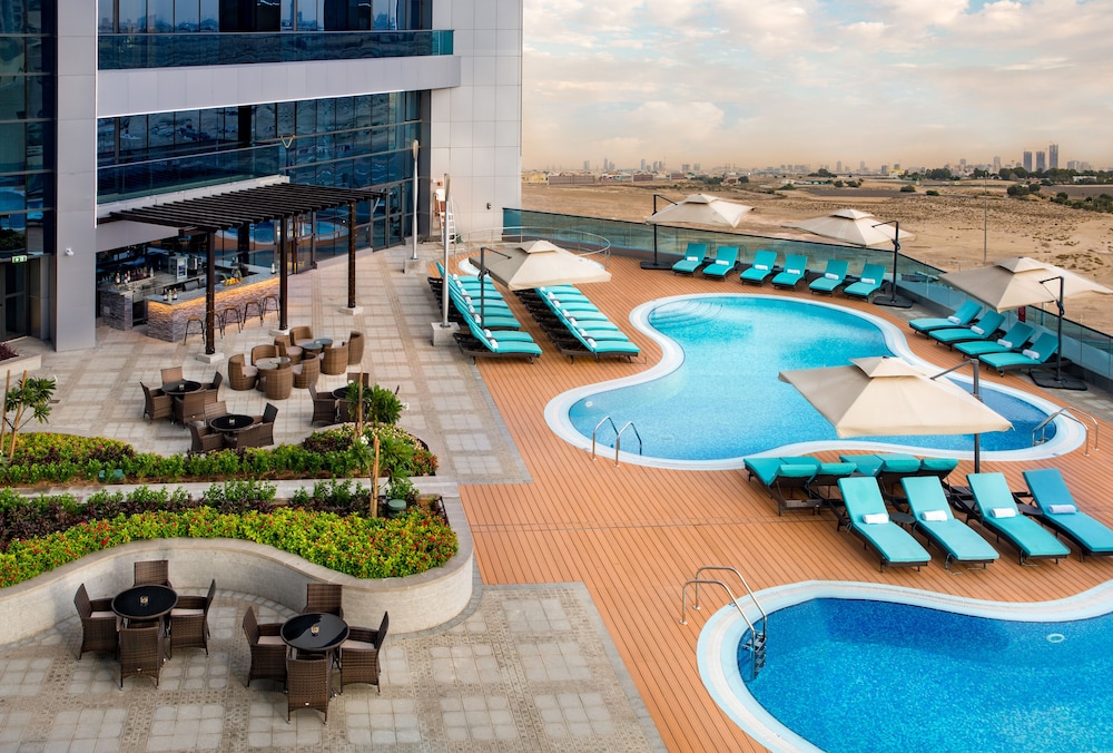 Millennium Place Barsha Heights Hotel — Swimming pool in Dubai
