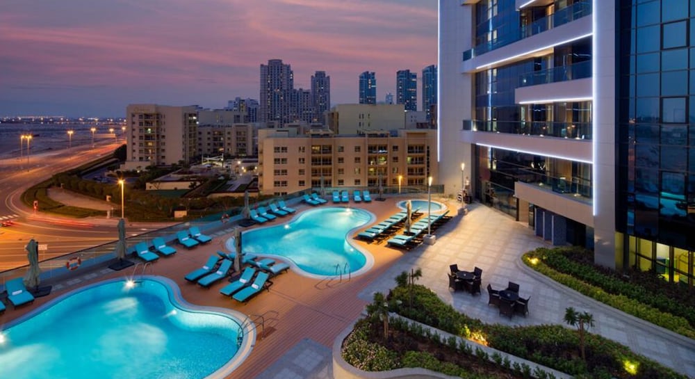 Millennium Place Barsha Heights Hotel — Swimming pool in Dubai