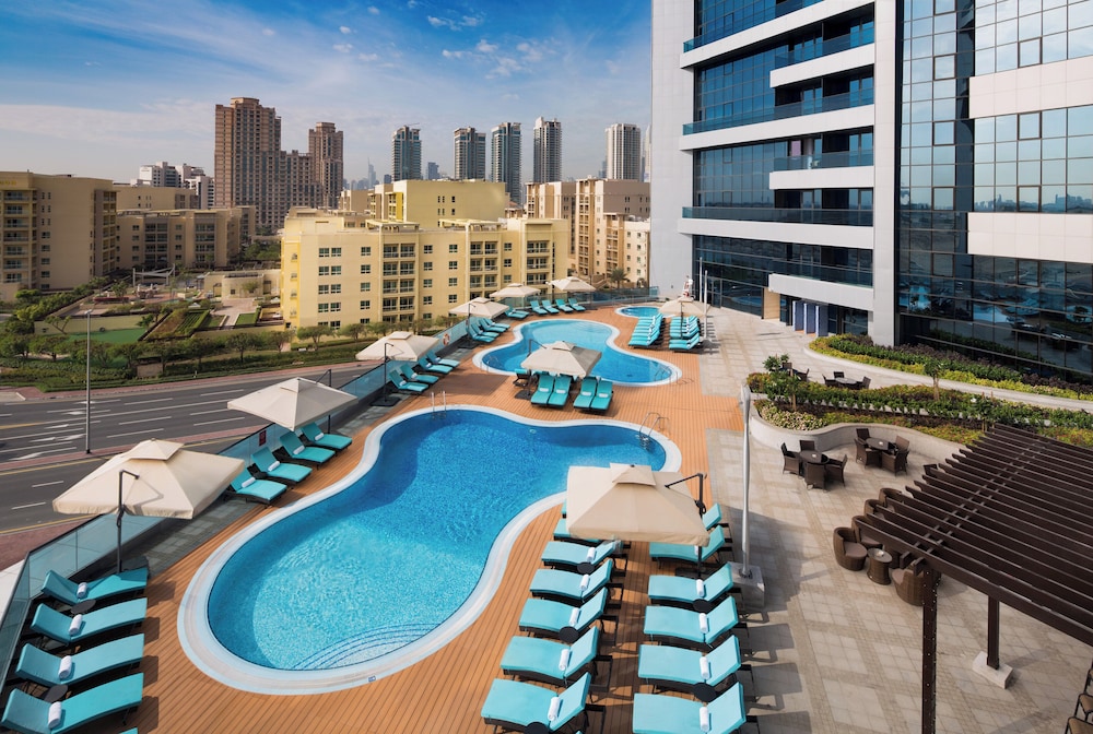 Millennium Place Barsha Heights Hotel — Swimming pool in Dubai