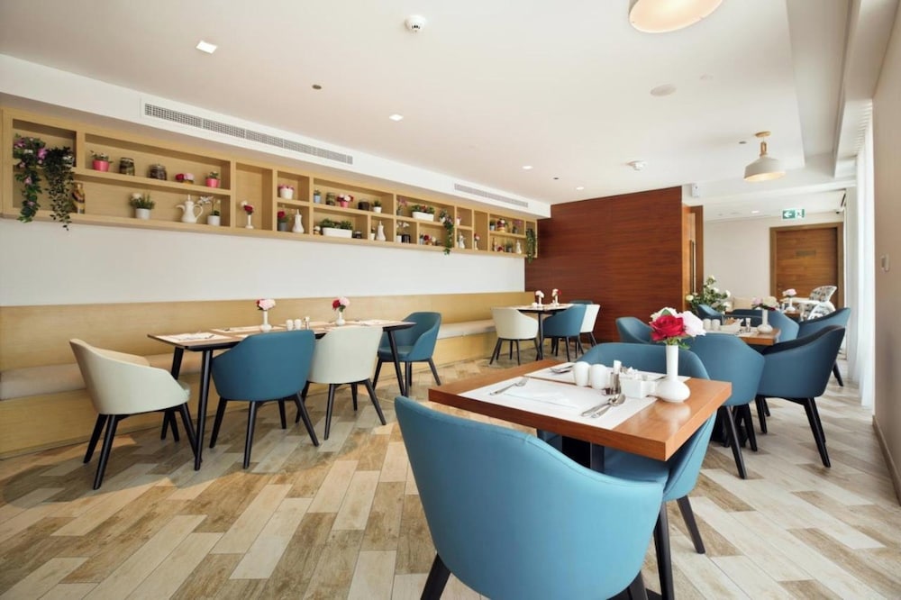 Millennium Executive Apartments Mont Rose — Restaurant & bars in Dubai