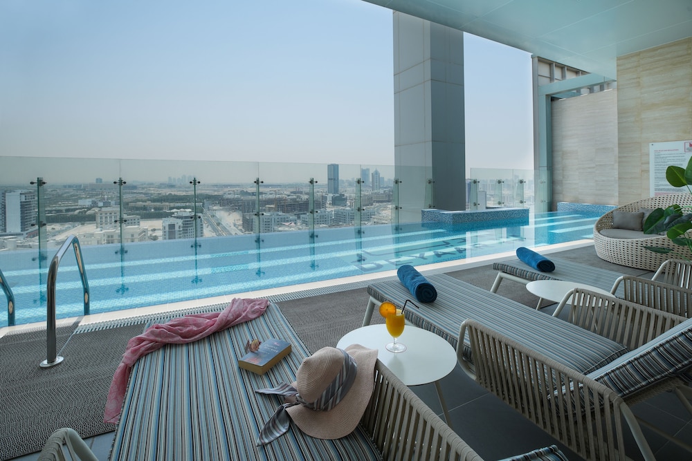 Millennium Executive Apartments Mont Rose — Swimming pool in Dubai