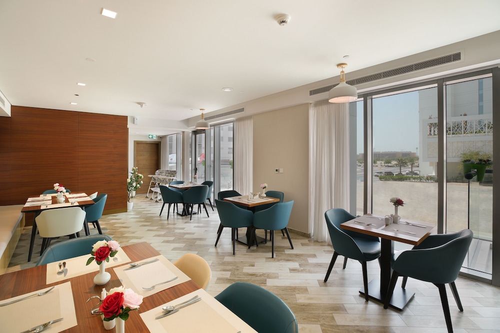 Millennium Executive Apartments Mont Rose — Restaurant & bars in Dubai