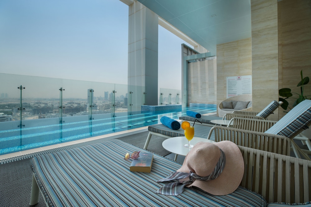 Millennium Executive Apartments Mont Rose — Swimming pool in Dubai