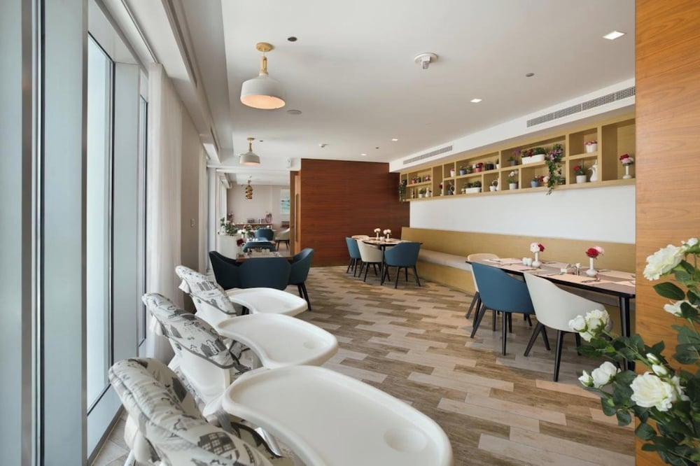 Millennium Executive Apartments Mont Rose — Restaurant & bars in Dubai