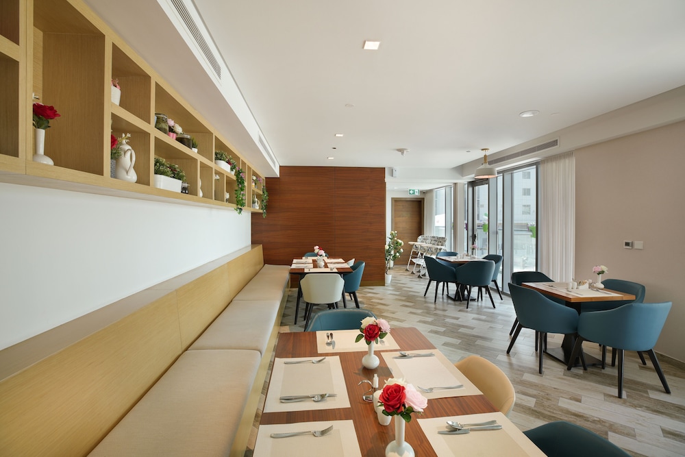 Millennium Executive Apartments Mont Rose — Restaurant & bars in Dubai