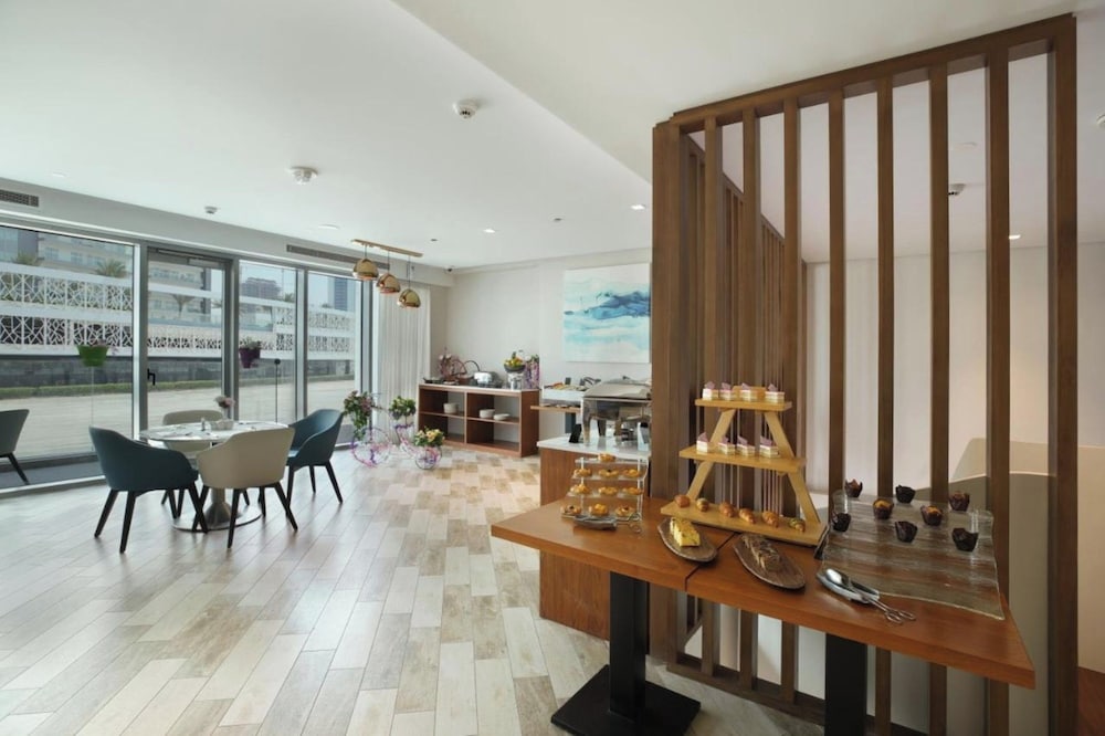 Millennium Executive Apartments Mont Rose — Restaurant & bars in Dubai