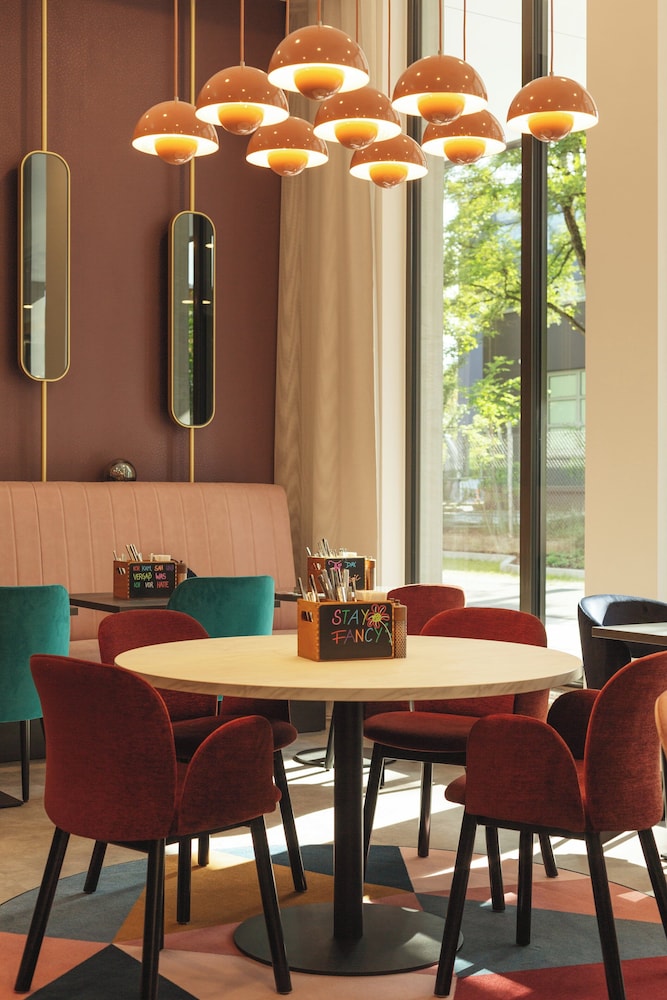 Holiday Inn - the niu, Loco Munich North by IHG — Restaurant & bars in Munich, Bavaria