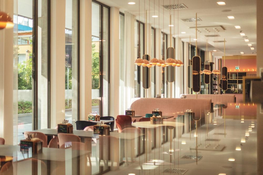 Holiday Inn - the niu, Loco Munich North by IHG — Restaurant & bars in Munich, Bavaria