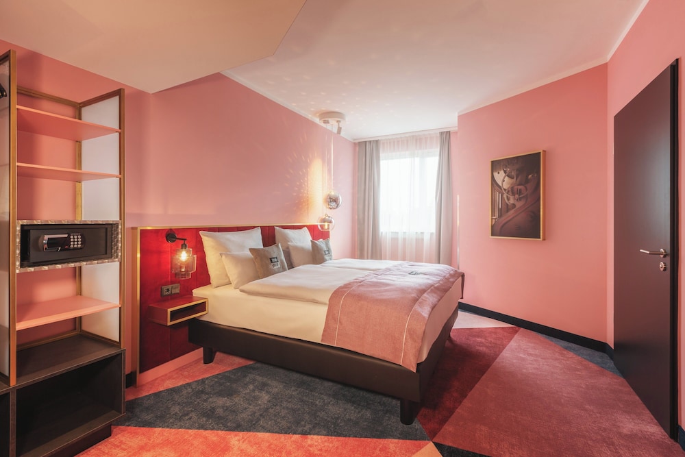 Holiday Inn - the niu, Loco Munich North by IHG — Hotel rooms in Munich, Bavaria