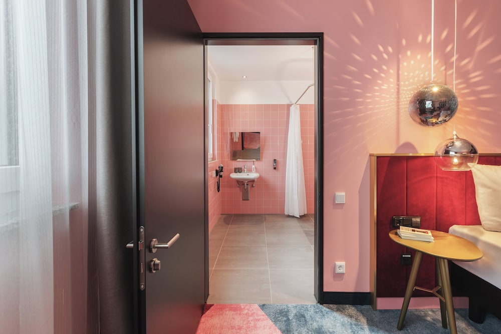 Holiday Inn - the niu, Loco Munich North by IHG — Hotel rooms in Munich, Bavaria
