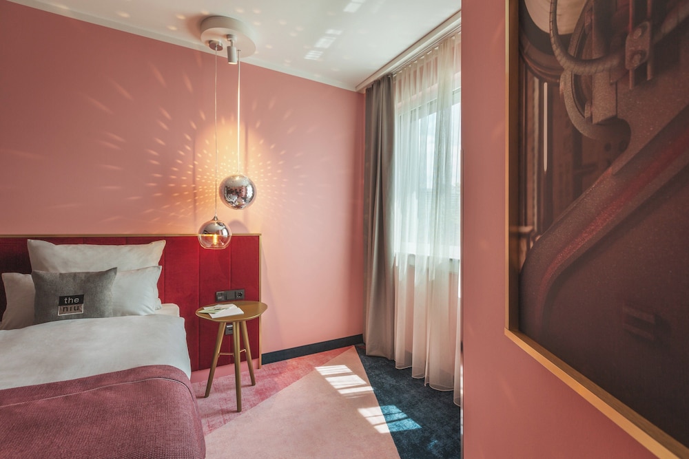 Holiday Inn - the niu, Loco Munich North by IHG — Hotel rooms in Munich, Bavaria