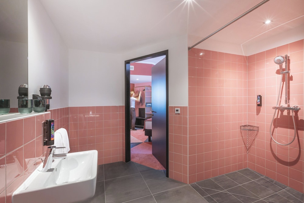 Holiday Inn - the niu, Loco Munich North by IHG — Hotel rooms in Munich, Bavaria