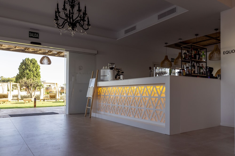 Eques Petit Resort — Restaurant & bars in Cala d´Or, Balearic Islands