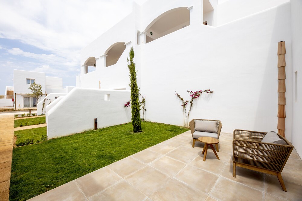 Eques Petit Resort — Hotel building in Cala d´Or, Balearic Islands