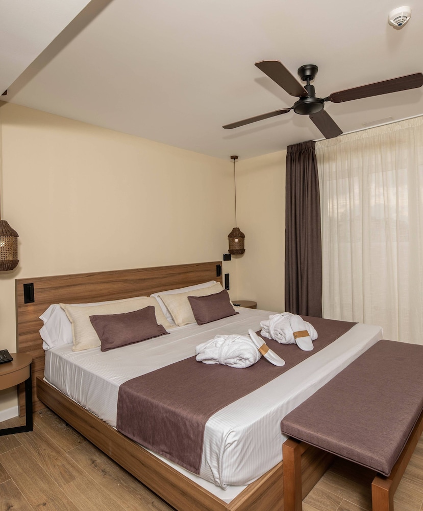 Eques Petit Resort — Hotel rooms in Cala d´Or, Balearic Islands