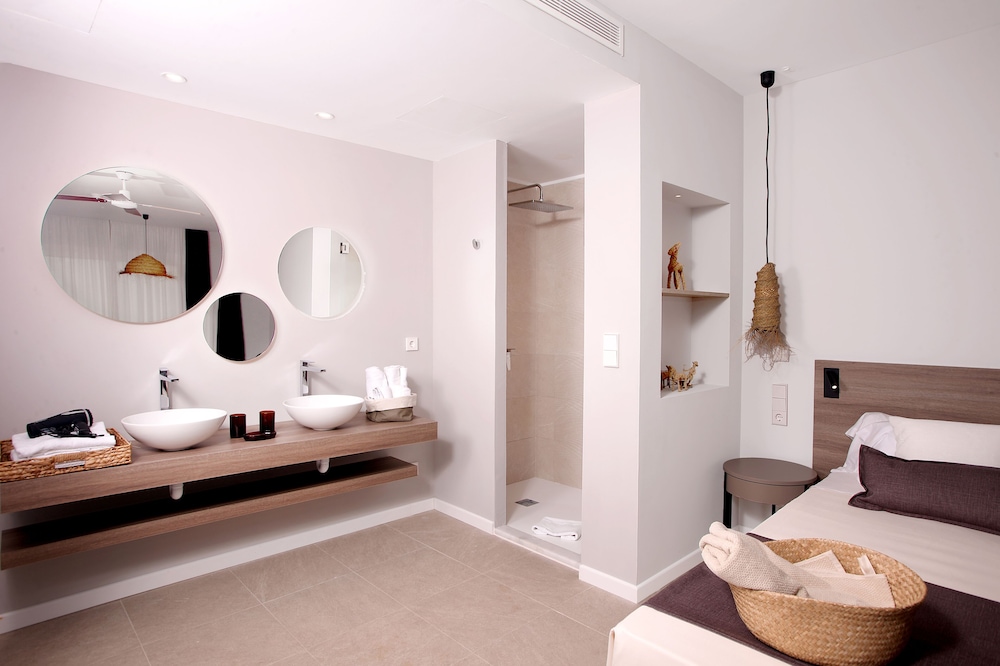 Eques Petit Resort — Hotel rooms in Cala d´Or, Balearic Islands