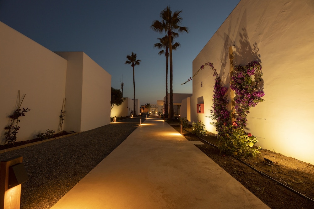 Eques Petit Resort — Hotel building in Cala d´Or, Balearic Islands