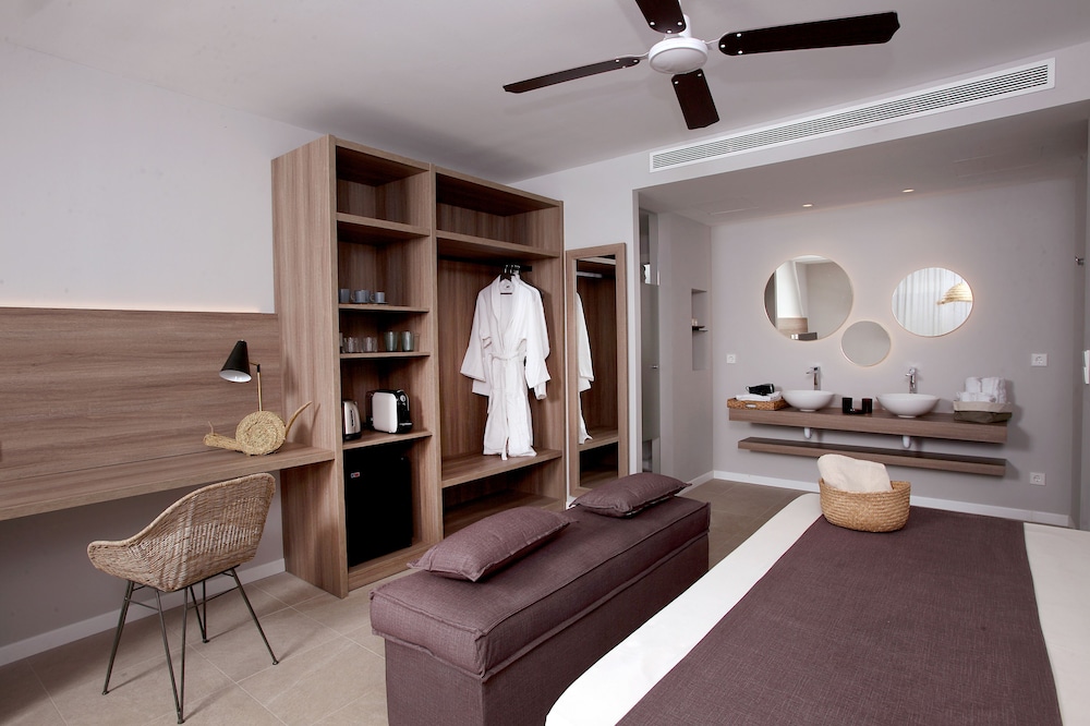 Eques Petit Resort — Hotel rooms in Cala d´Or, Balearic Islands