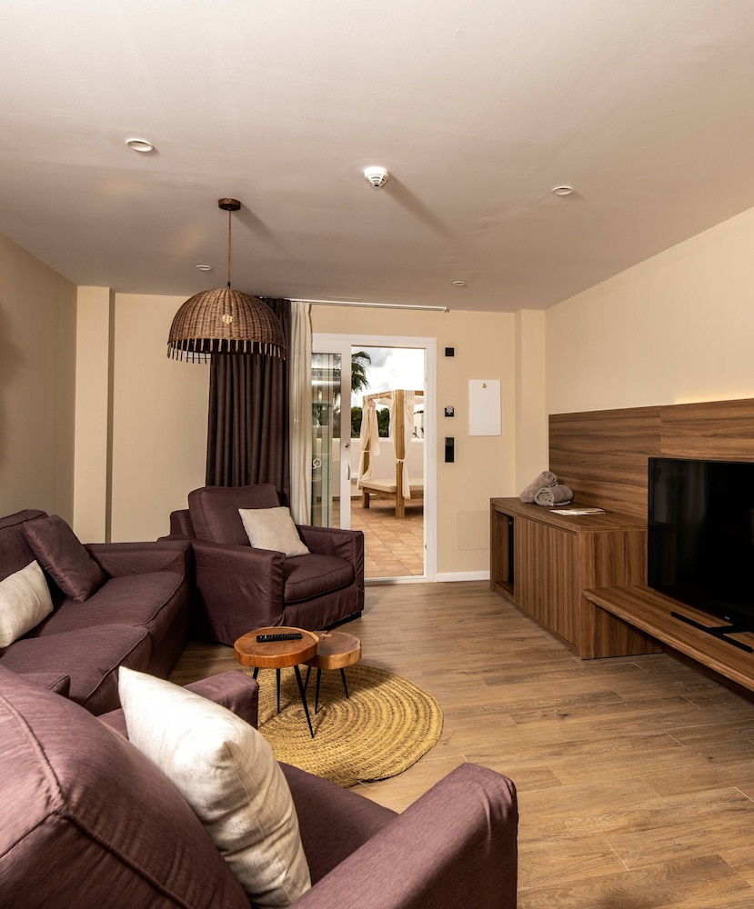 Eques Petit Resort — Hotel rooms in Cala d´Or, Balearic Islands