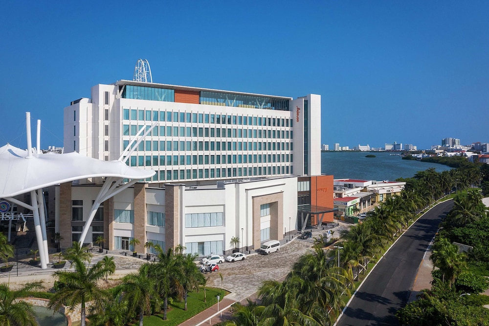 Canopy by Hilton Cancun La Isla — Hotel building in Cancun, Quintana Roo