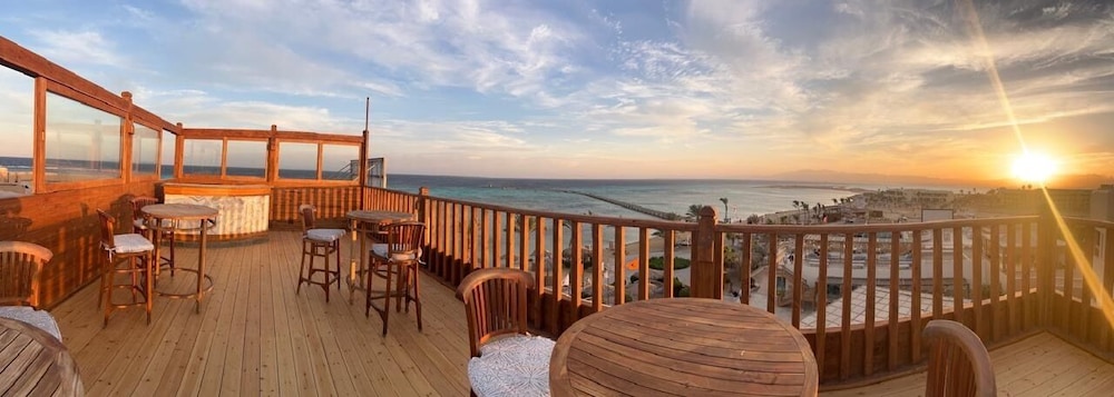 The Breakers Diving & Surfing Lodge — Restaurant & bars in Soma Bay, Red Sea