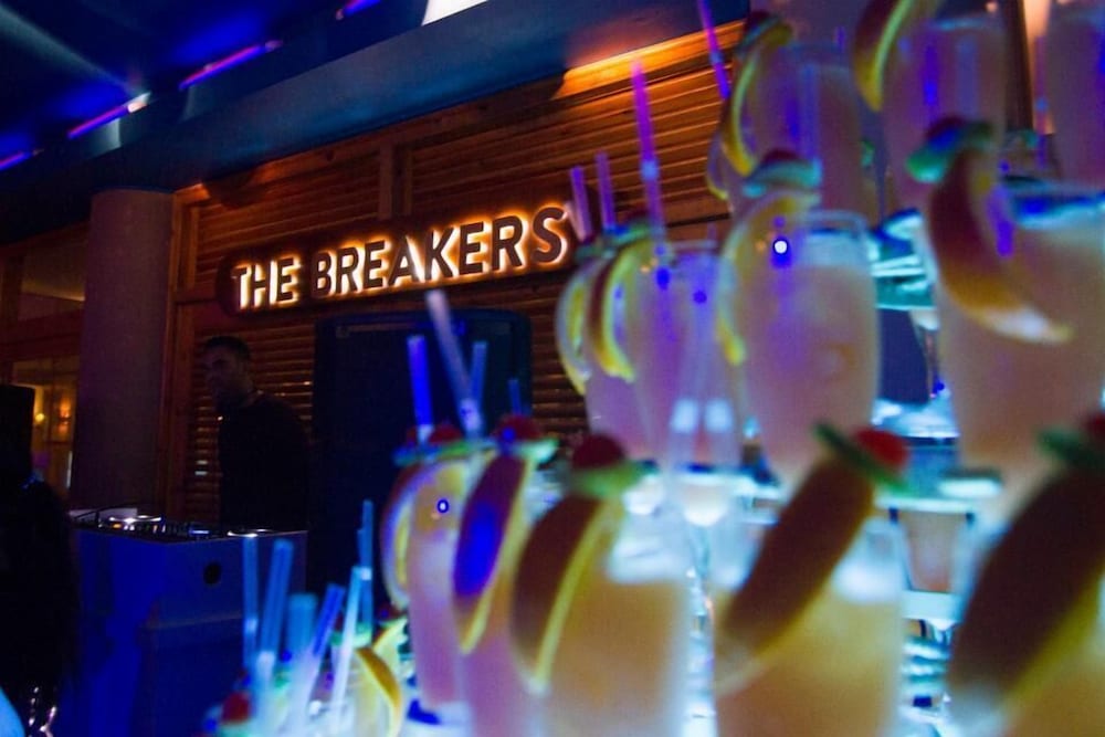 The Breakers Diving & Surfing Lodge — Restaurant & bars in Soma Bay, Red Sea
