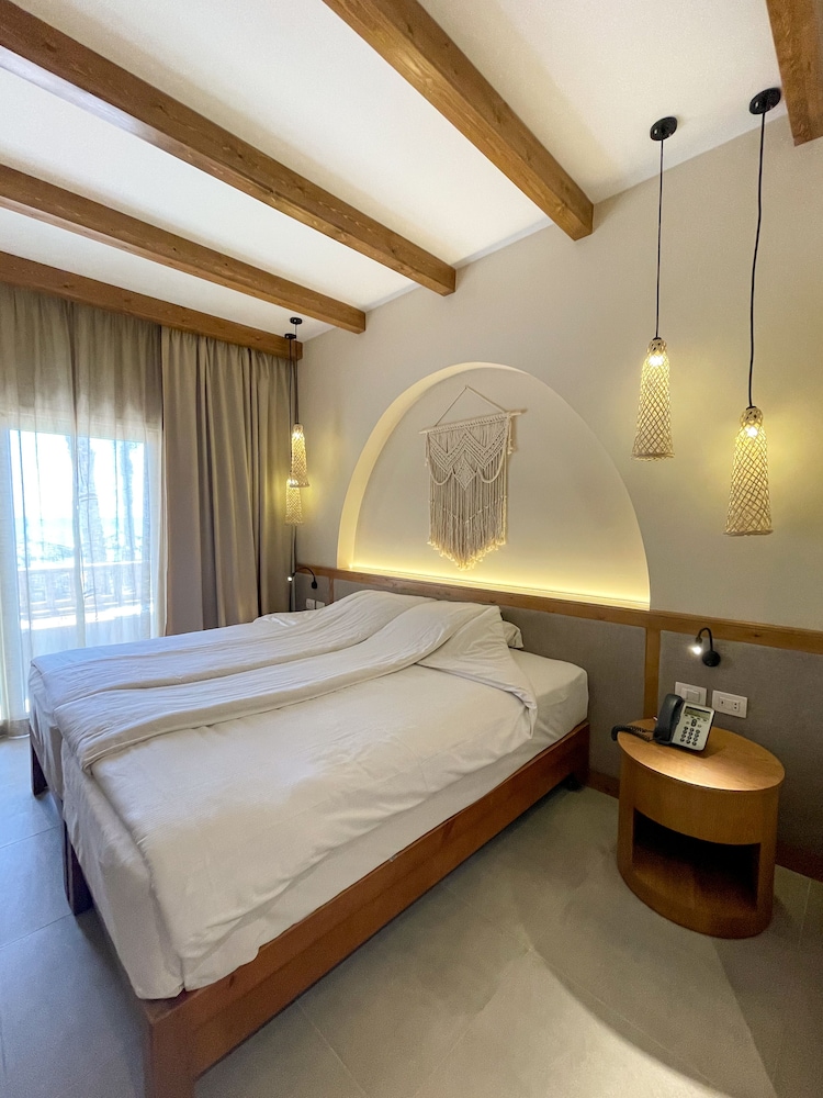 The Breakers Diving & Surfing Lodge — Hotel rooms in Soma Bay, Red Sea