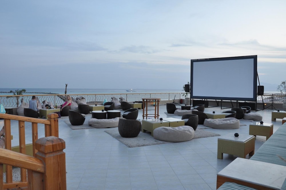 The Breakers Diving & Surfing Lodge — Restaurant & bars in Soma Bay, Red Sea