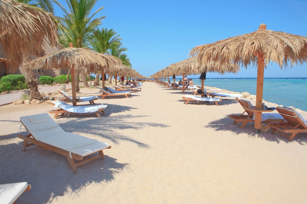 The Breakers Diving & Surfing Lodge — Beach in Soma Bay, Red Sea