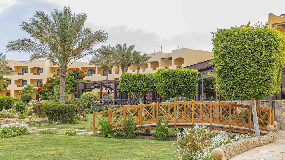 Blend Elphistone Resort - All inclusive — Hotel building in Marsa Alam, Red Sea