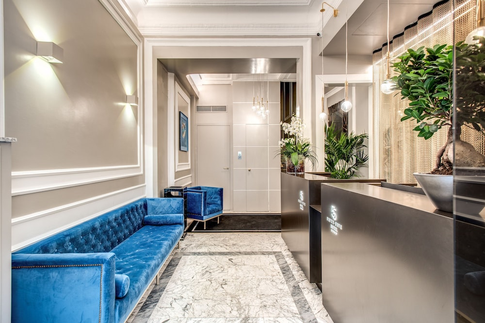 Hotel 55 Fifty five — Hotel building in Rome, Lazio