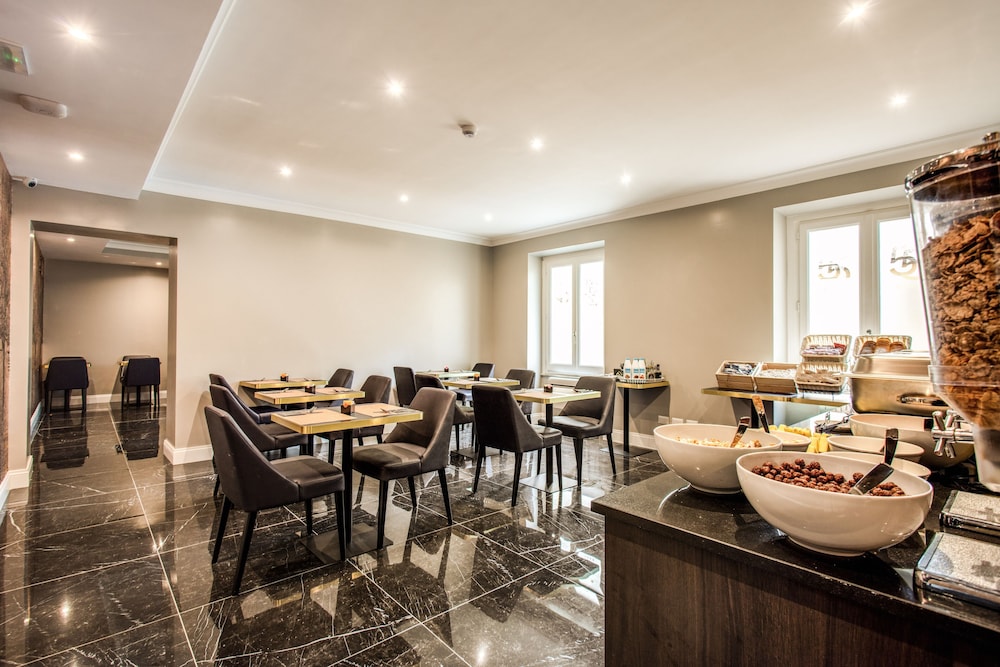 Hotel 55 Fifty five — Restaurant & bars in Rome, Lazio