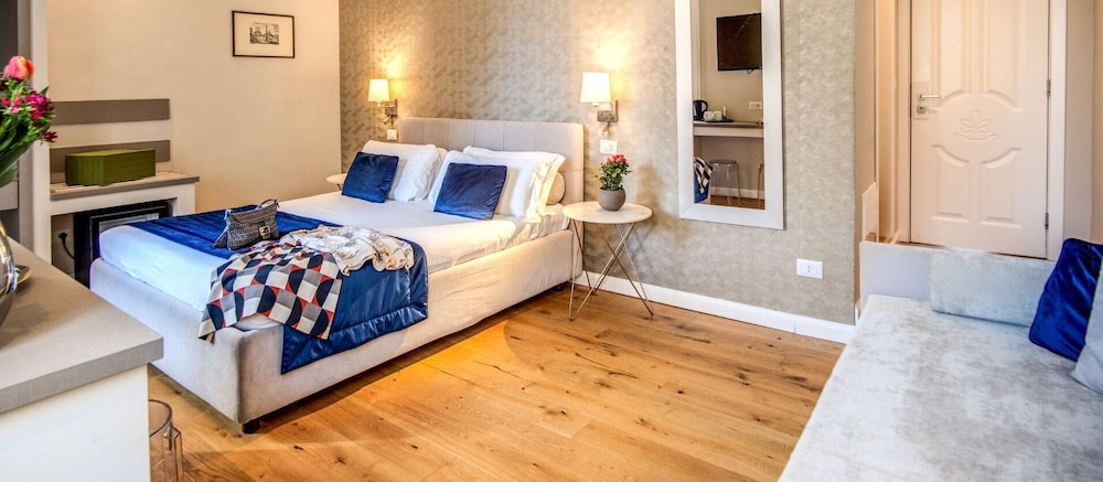 Hotel 55 Fifty five — Hotel rooms in Rome, Lazio